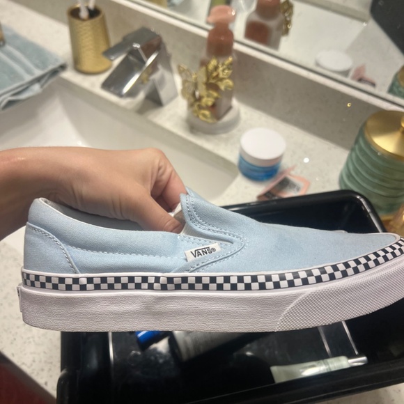 Vans - Picture 2 of 7